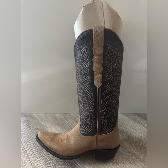 BNIB Women’s Ariat x Yellowstone Arena Dirt Boot in TAN ROUGHOUT|TOFFEE CRUNCH - Picture 11 of 12